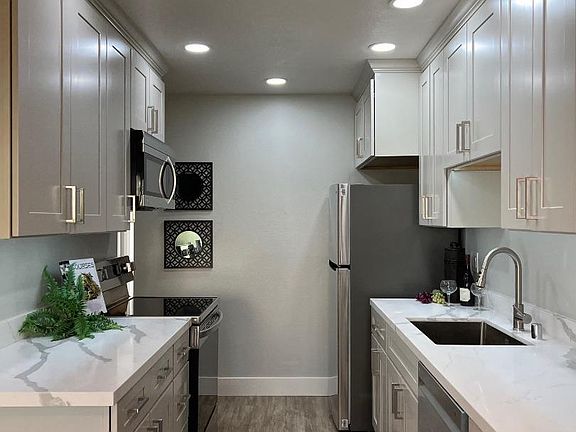 5th image of 247 N Capitol Ave Unit 214