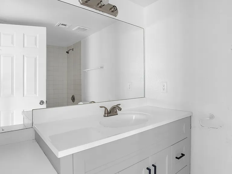 2221 N Jones Blvd #3 — Photo 10