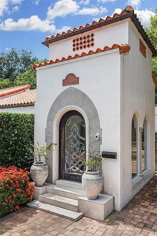 5 bed, 4.5 bath, 5318 sqft, $30,000 — Photo 2