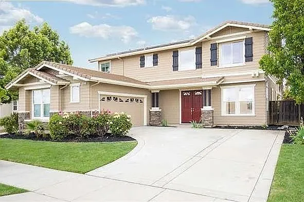 621 Armstrong Way photo 1