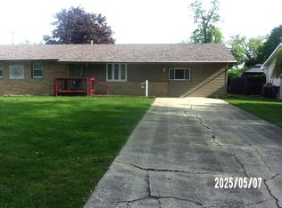 704 E Sycamore St, Watseka, IL 60970