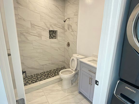5th image of 15948 Eccles St