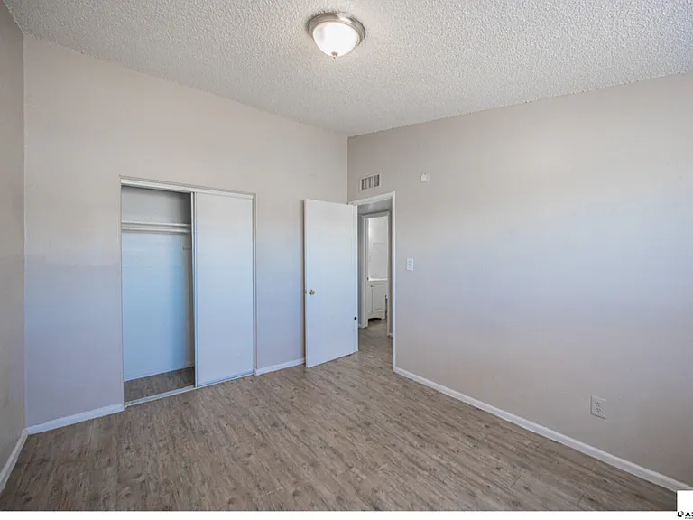 2123 W Devonshire Ave #9 — Photo 12