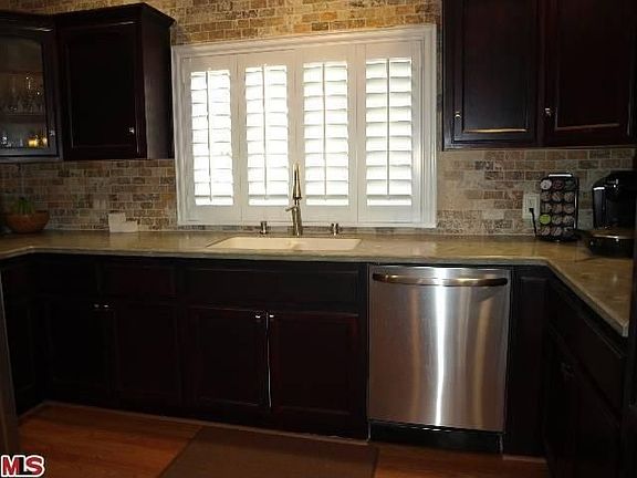 4th image of 558 W Olive St