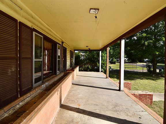 3rd image of 24 Crawford Ave