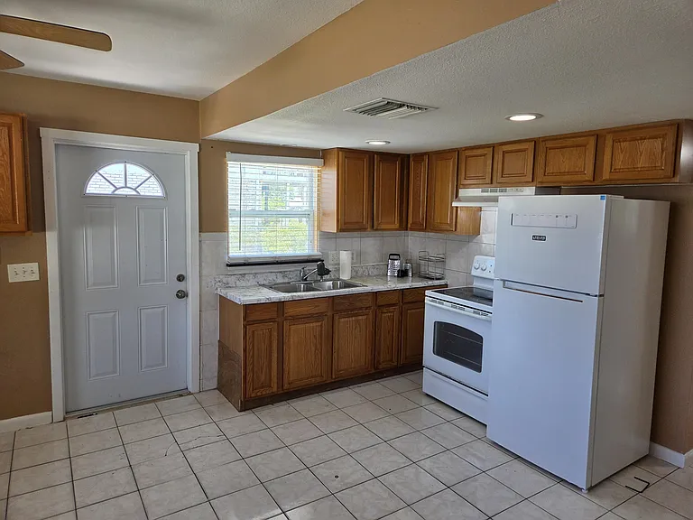 337 Hernando St — Photo 1