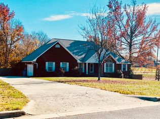 202 Wayward Ave NW, Hartselle, AL 35640