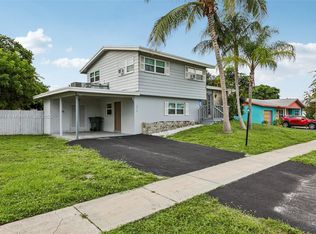 214 SW 4th St, Boca Raton, FL 33432