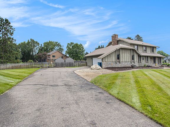 4th image of 101 Old Wentworth Pl