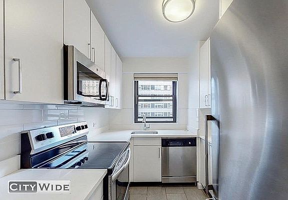 5th image of 219 E 69th St #12R