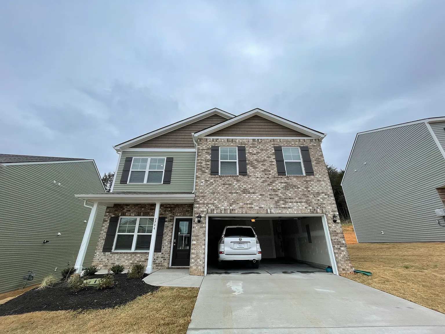 4 bed, 2.5 bath, 2072 sqft, $2,500 — Photo 1