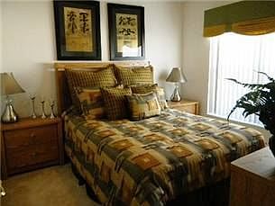 HGP4P211KD-queen-bedroom