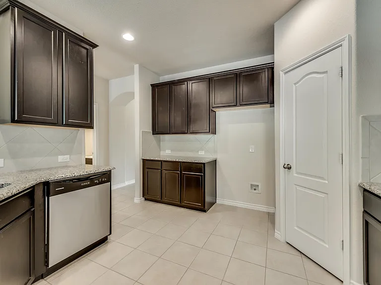 1900 Abby Creek Dr — Photo 10