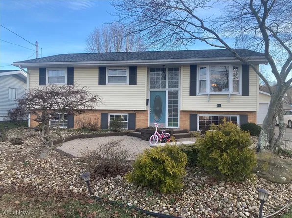 111 Sherwood Dr, Williamstown, WV 26187