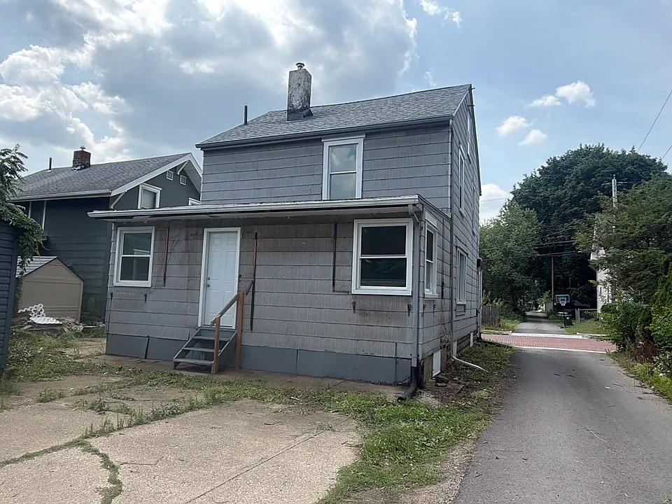 1712 Arnold Ave NW
