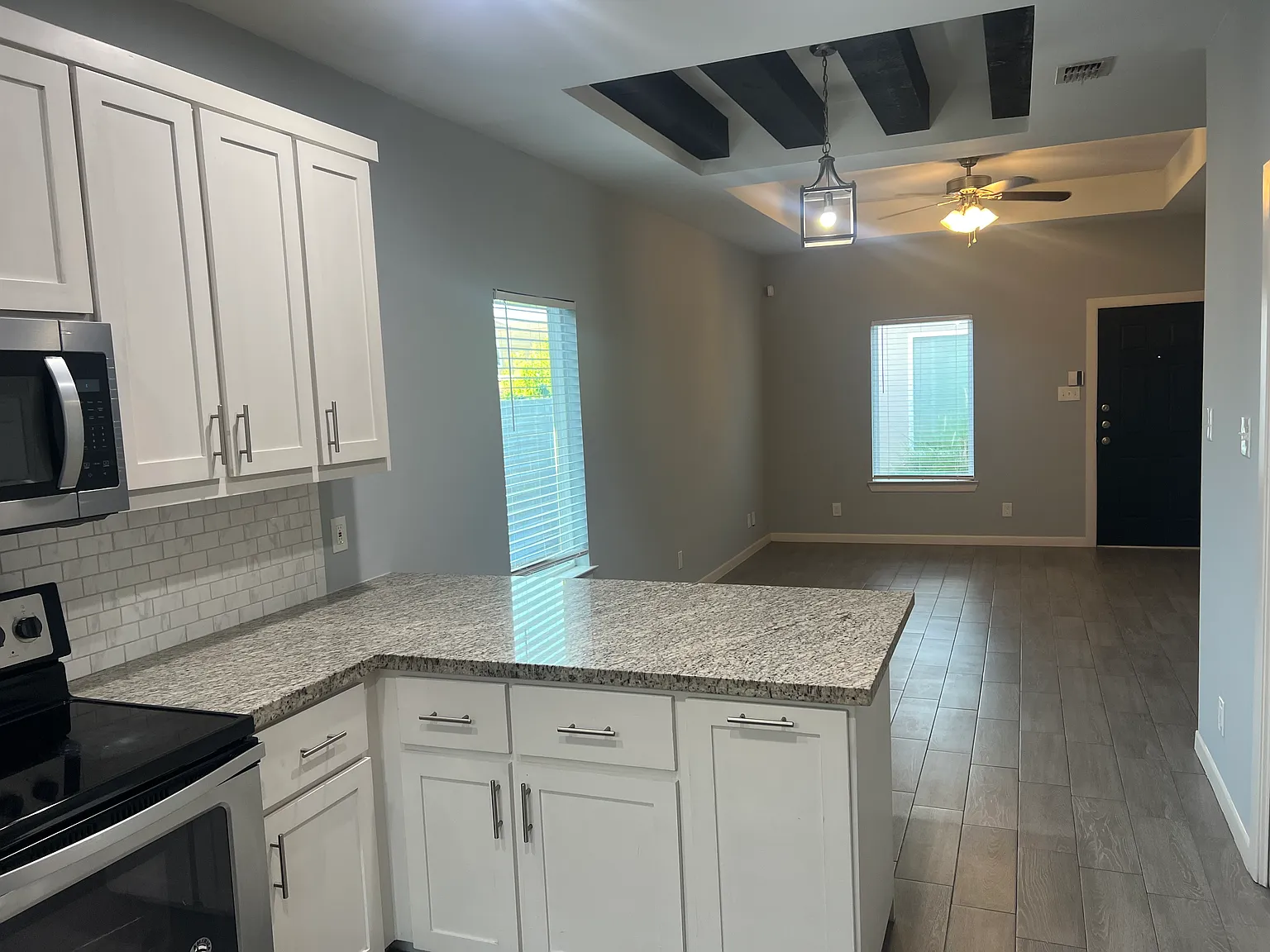 2 bed, 944 sqft, $1,100 — Photo 2