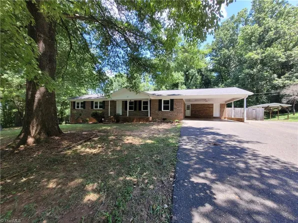 2209 S Main St, Mount Airy, NC 27030