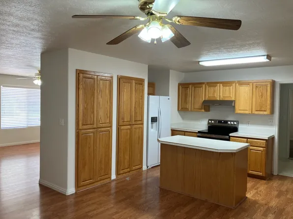 627 E Springhill Dr, Washington, UT 84780