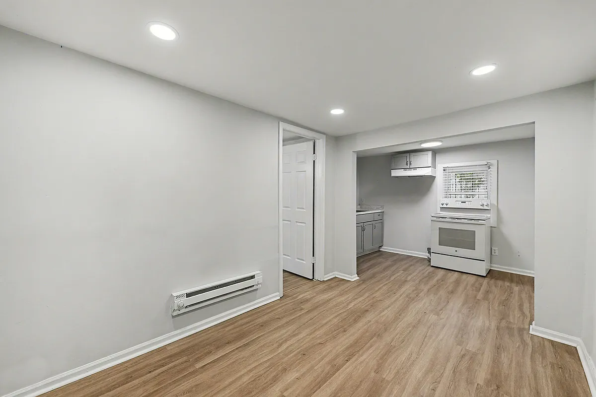 Building Photo - 3338 Kraft Ave #A