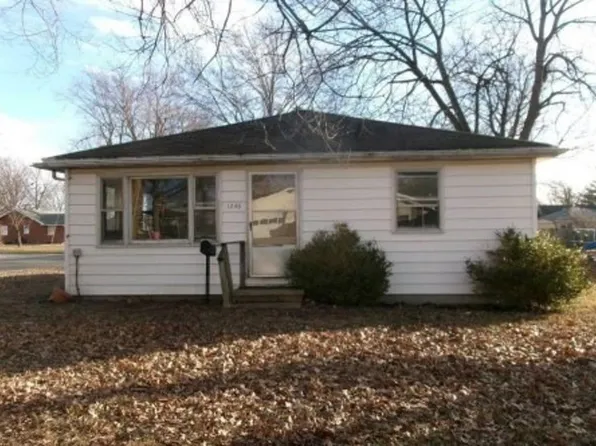 1246 N Lawrence Ave, Taylorville, IL 62568