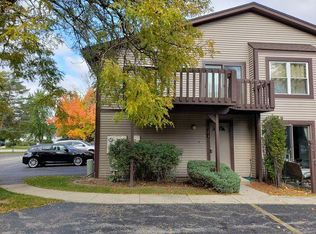 1815 Raintree Ct, Sycamore, IL 60178