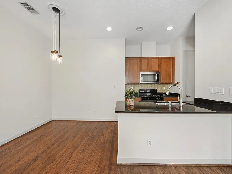 4036 Center St — Photo 13