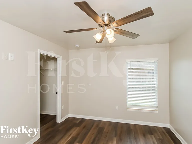 1932 Gloria Cir NE — Photo 11