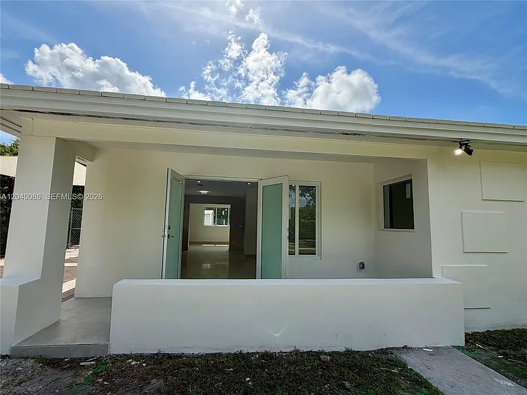 8235 SW 62nd Pl — Photo 3