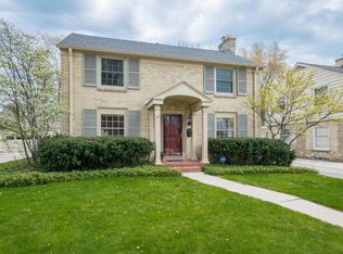 6244 N Bay Ridge Ave, Whitefish Bay, WI 53217