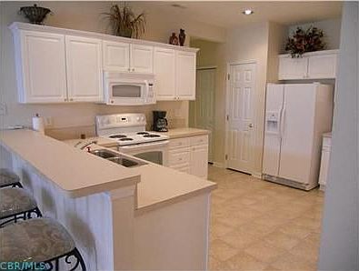 3rd image of 706 Leila Ln E