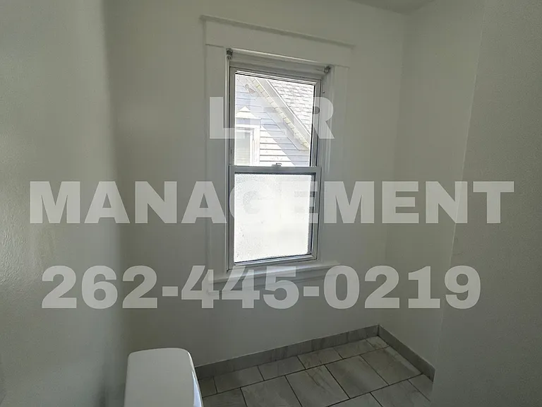 5426 16th Ave — Photo 8