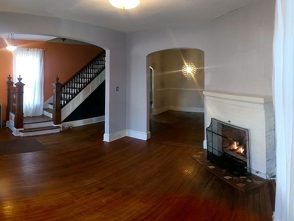 3rd image of 1021 Leckie St