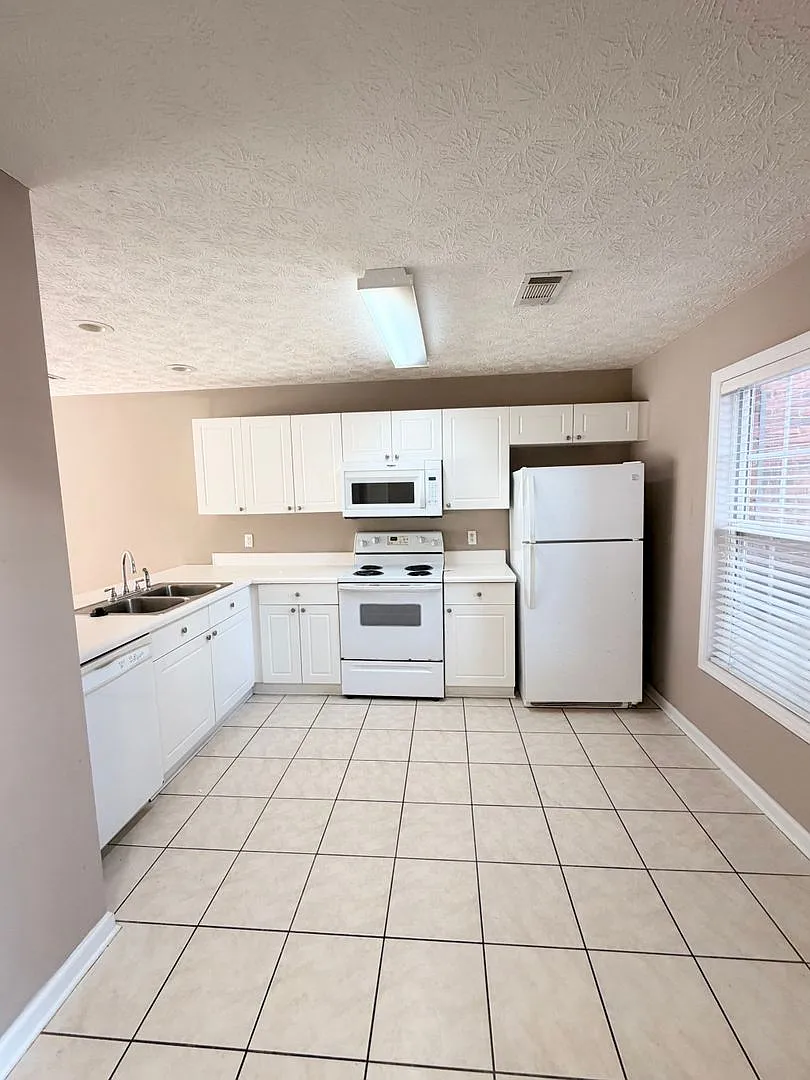 2 Bed/2.5 Bath at Donahue Crossing Available! — Photo 4