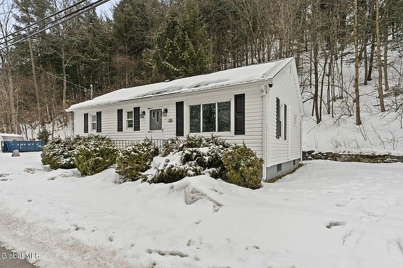 2nd image of 164 Cranes Hollow Road