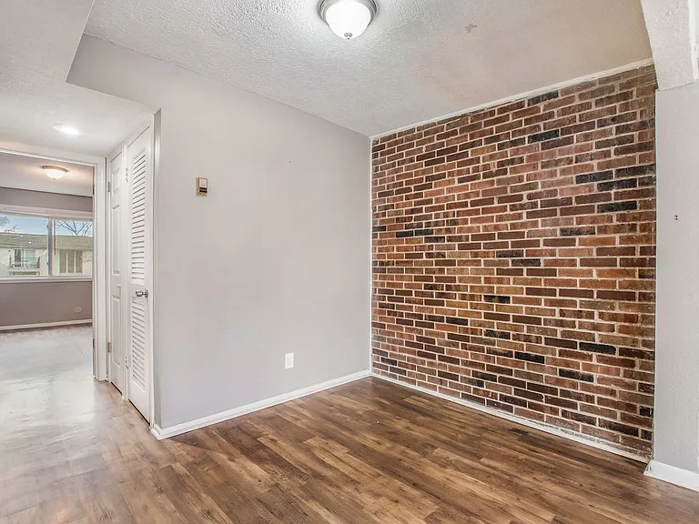 3739 Wyandotte St #116-1 — Photo 11
