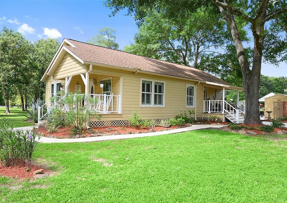 1st image of 26129 Forest Hills Ln