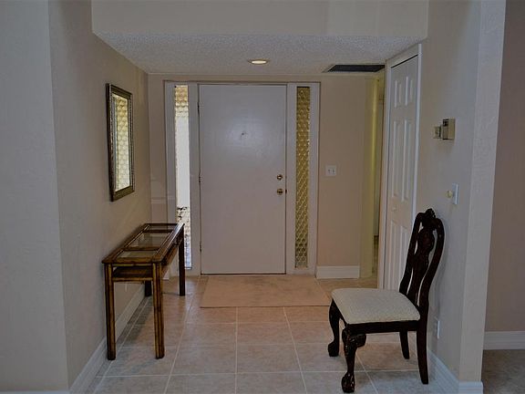 4th image of 246 Canterbury Cir