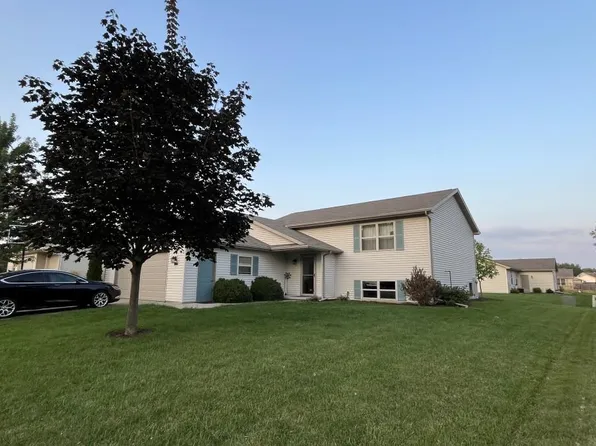 1061 Province Ter, Menasha, WI 54952