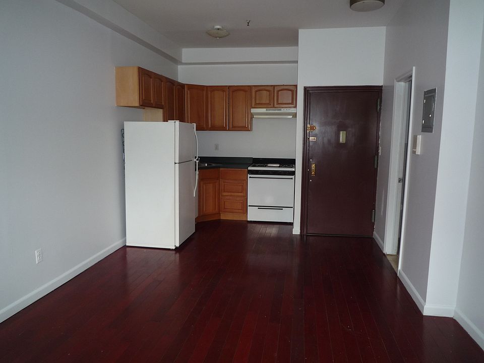 2nd image of 222 Montrose Ave APT 3V