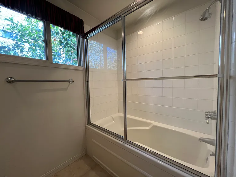 2433 Oneida St #1 — Photo 30