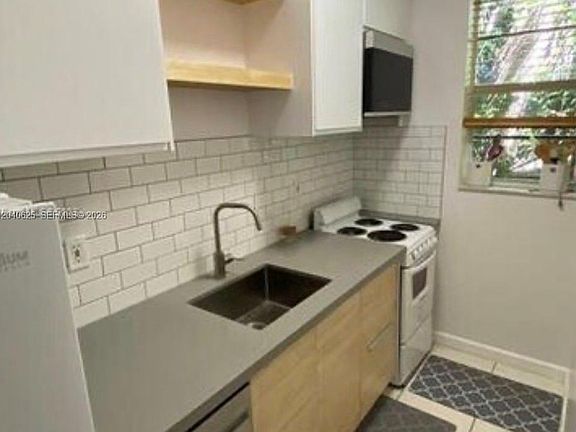 5th image of 822 Lenox Ave APT 5