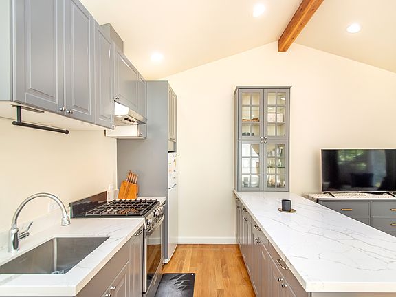 4th image of 3009 Sacramento St APT 4