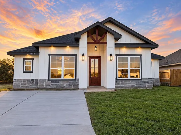 1058 Valeria, Rio Grande City, TX 78582