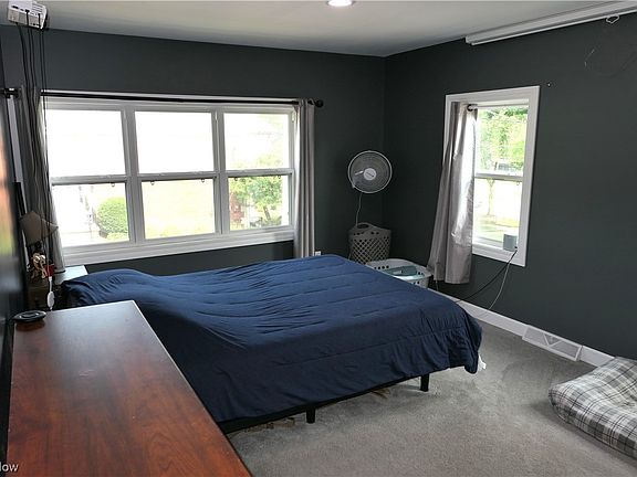 3rd image of 107 N Wood St