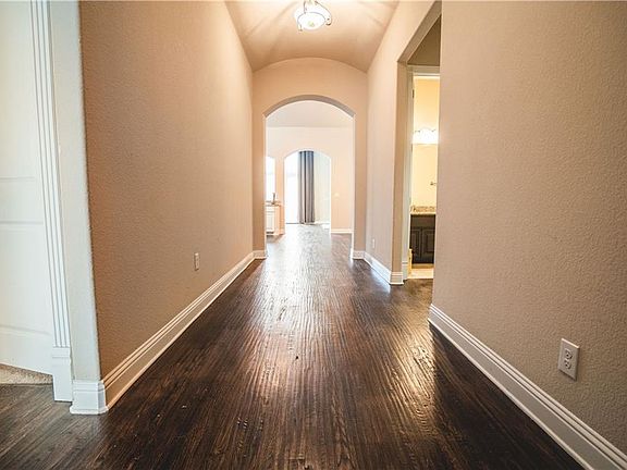 5th image of 3933 Clear Creek Ct
