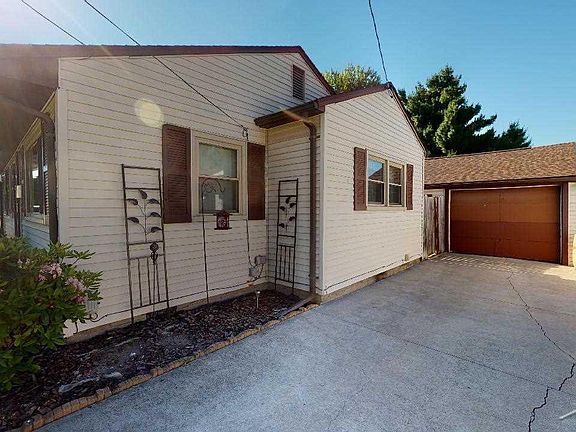 2nd image of 2409 Witters St