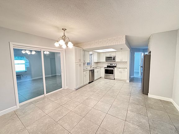 4th image of 1091 Wexford Way