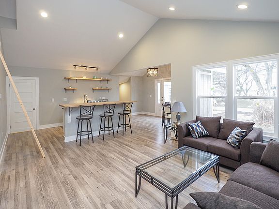 4th image of 10102 Harris Dr