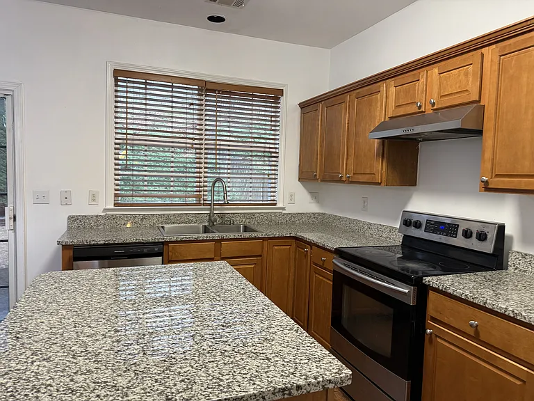 425 Friars Head Dr — Photo 10