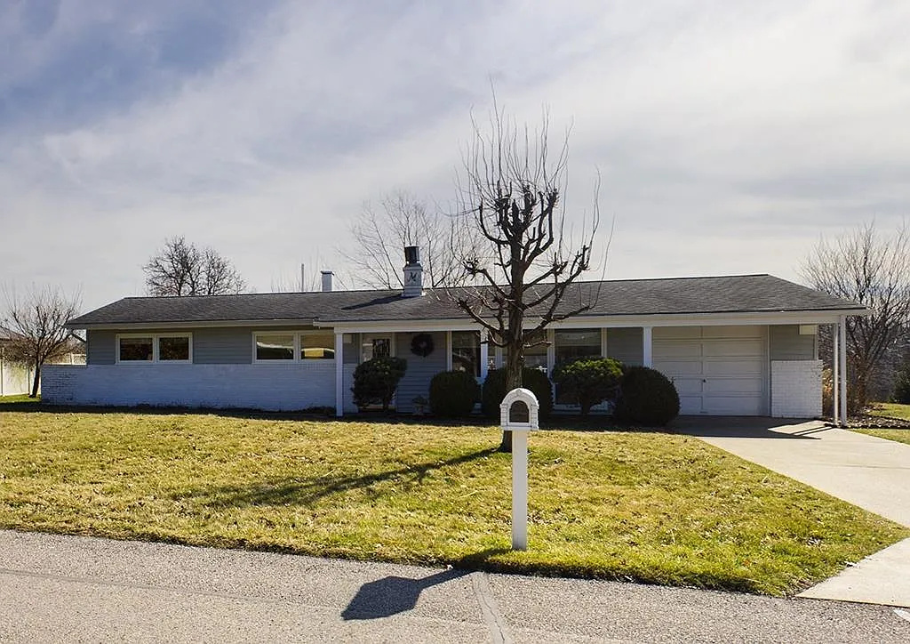 28 Briarwood Drive photo 1